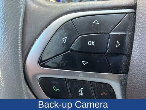 Used 2017 Chrysler Pacifica Touring-L FWD image 16