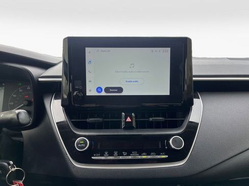 Used 2025 Toyota Corolla LE image 18