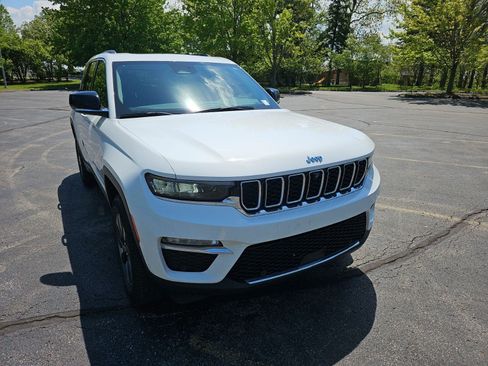 Used 2022 Jeep Grand Cherokee Limited 4xe w/ Luxury Tech Group II AWD/4WD image 8