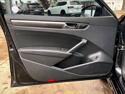 Used 2018 Volkswagen Passat 2.0T SE image 26