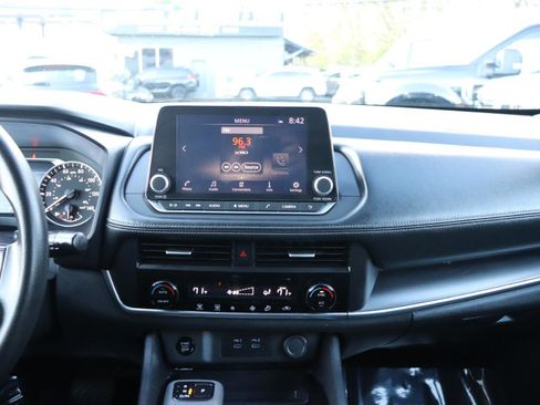 Used 2024 Nissan Rogue SV image 19