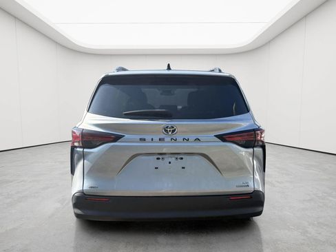 Used 2022 Toyota Sienna LE AWD/4WD image 6