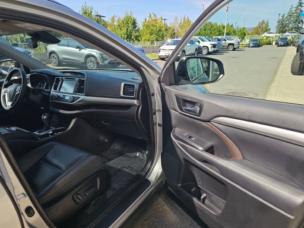 Used 2019 Toyota Highlander XLE AWD/4WD image 12