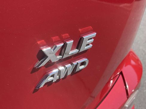 Used 2017 Toyota RAV4 XLE AWD/4WD image 8