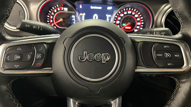 Used 2022 Jeep Gladiator Rubicon w/ LED Lighting Group AWD/4WD image 15