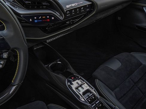 Used 2023 Ferrari SF90 Spider image 29