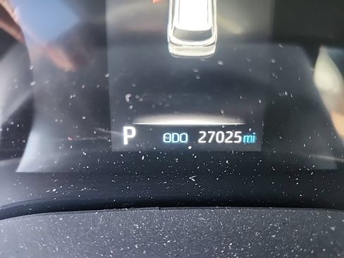 Used 2021 Toyota Sienna LE FWD image 2