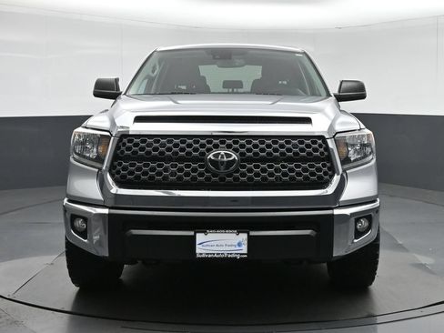 Used 2020 Toyota Tundra SR5 w/ SR5 Convenience Package AWD/4WD image 2