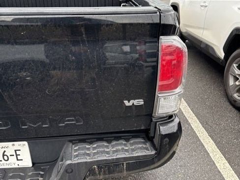 Used 2021 Toyota Tacoma TRD Sport image 26