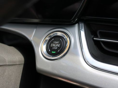 Used 2025 Chevrolet Trax LT w/ LT Convenience Package image 36