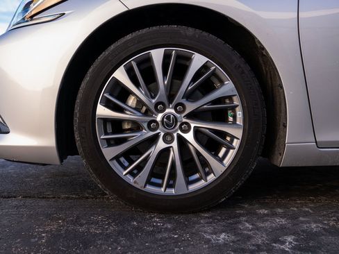 Used 2020 Lexus ES 300h w/ Premium Package image 7