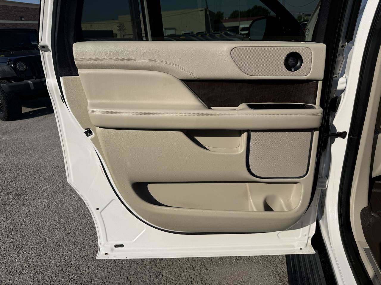 Used 2019 Lincoln Navigator L Reserve AWD/4WD image 18