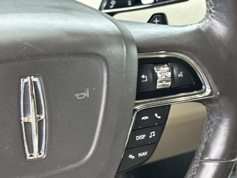 Used 2019 Lincoln Navigator Select RWD image 24