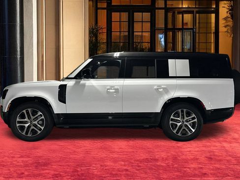 New 2025 Land Rover Defender 130 X-Dynamic SE image 3