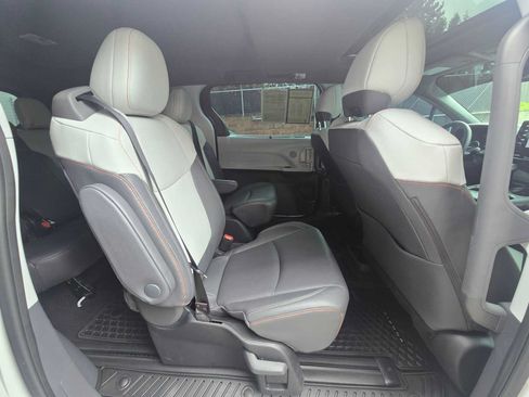 Used 2024 Toyota Sienna XSE AWD/4WD image 12