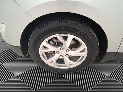 Used 2019 Chevrolet Equinox LT image 9