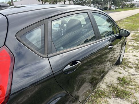 Used 2014 Ford Fiesta SE image 12