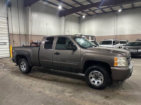 Used 2008 Chevrolet Silverado 1500 LT w/ EZ-Lift Tailgate Package image 9