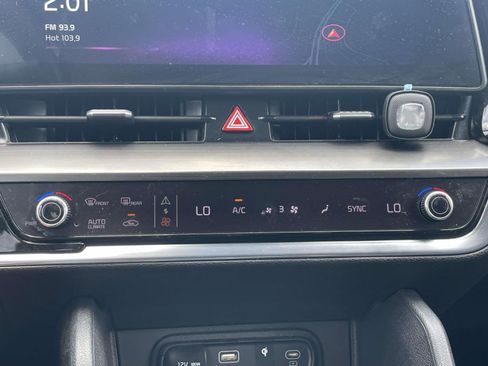 Used 2024 Kia Sportage EX FWD image 25