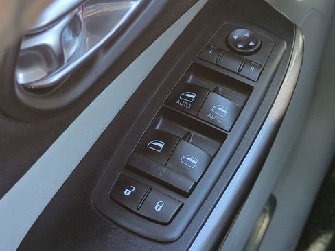 Used 2019 Jeep Cherokee Limited image 24