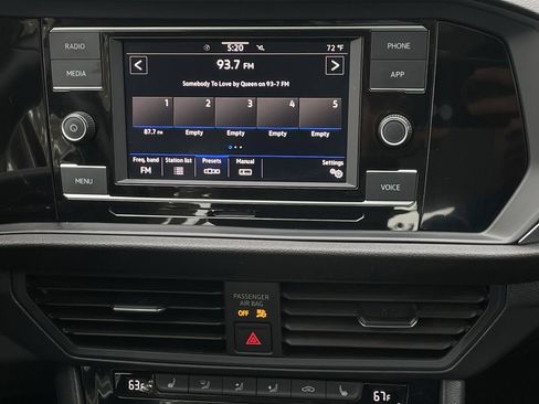 Used 2024 Volkswagen Jetta SE image 17