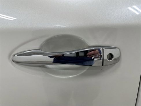 Used 2017 Nissan Pathfinder Platinum image 13