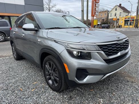 Used 2021 Kia Seltos LX image 3
