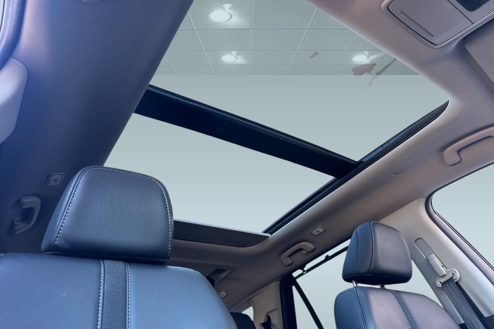 Certified 2025 Honda Pilot Touring image 24