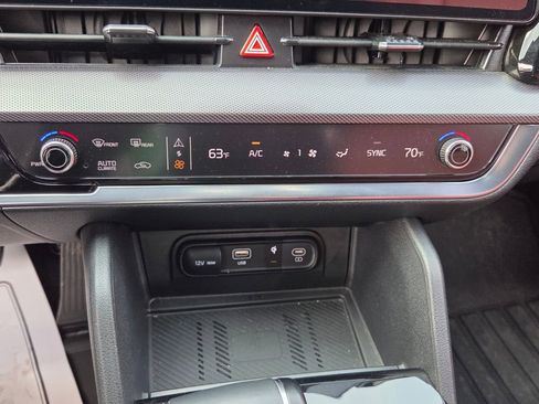 Used 2025 Kia Sportage SX image 18