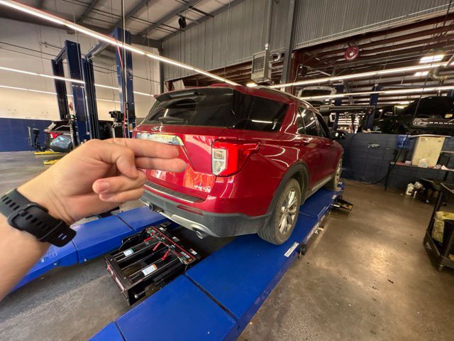 Used 2021 Ford Explorer Limited w/ Equipment Group 301A AWD/4WD image 15