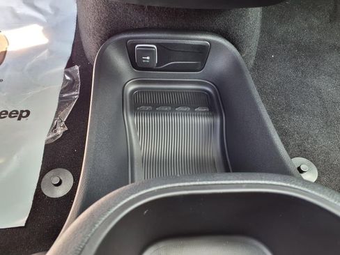 New 2025 Chrysler Pacifica Select image 13