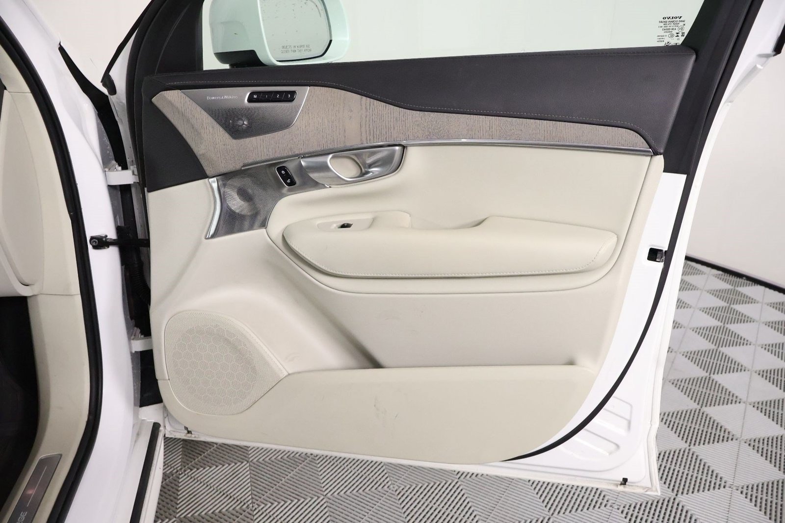 Used 2024 Volvo XC90 T8 Ultimate AWD/4WD image 21
