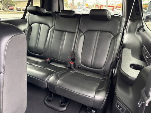 Used 2023 Jeep Wagoneer L Series III w/ Preferred Equipment Group image 13