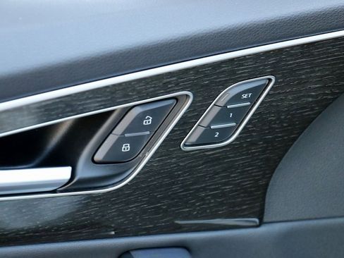 Used 2025 Audi Q7 3.0T Premium Plus image 17