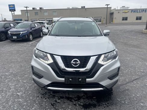 Used 2017 Nissan Rogue SV w/ SV Premium Package image 6