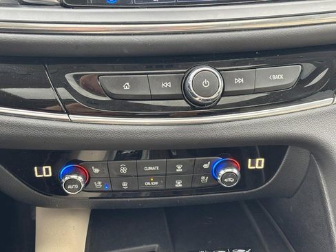 Used 2022 Buick Enclave Avenir w/ Avenir Technology Package image 26