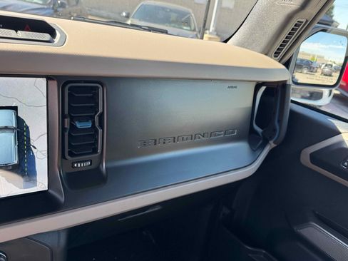 Used 2022 Ford Bronco Wildtrak image 21