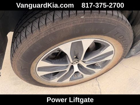 Used 2021 Toyota Highlander XLE FWD image 10