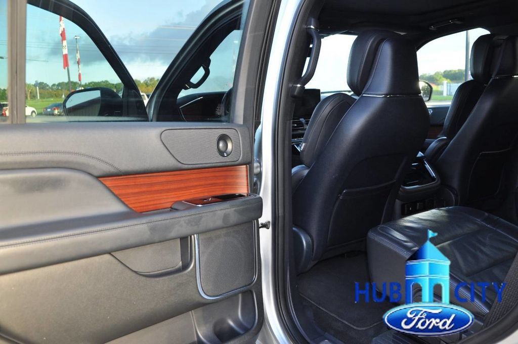 Used 2023 Lincoln Navigator Reserve RWD image 13