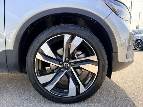 Certified 2025 Volvo XC40 B5 Plus image 9