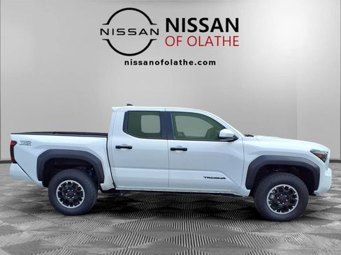 Used 2025 Toyota Tacoma TRD Off-Road AWD/4WD image 29