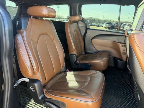Used 2020 Chrysler Pacifica Limited w/ Advanced Safetytec Group image 25
