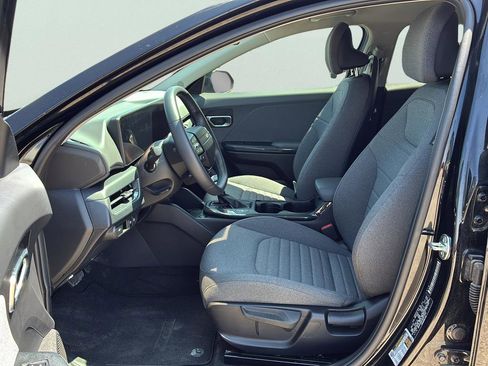 Used 2025 Kia K4 EX image 22