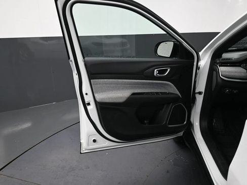 Used 2024 Jeep Compass Latitude AWD/4WD image 24