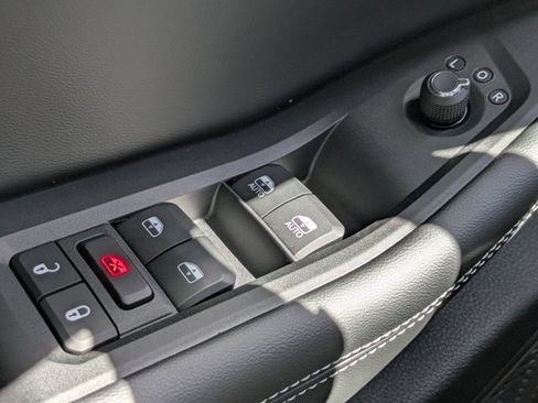 New 2025 Jeep Grand Cherokee Altitude image 21