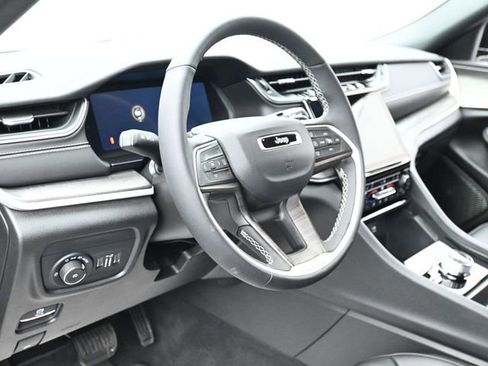 Used 2025 Jeep Grand Cherokee L Limited AWD/4WD image 15