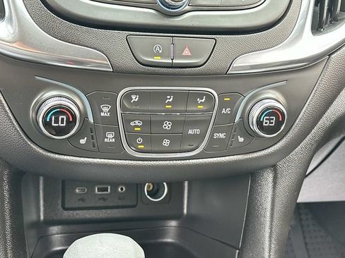 Certified 2024 Chevrolet Equinox LT FWD image 32