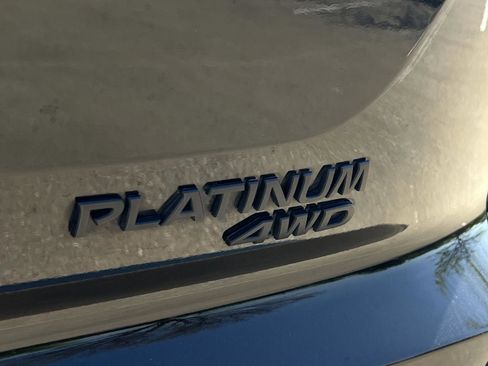 Used 2024 Nissan Pathfinder Platinum image 13