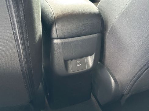 Used 2025 Nissan Versa SV FWD image 22