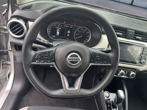 Used 2021 Nissan Versa SV image 10